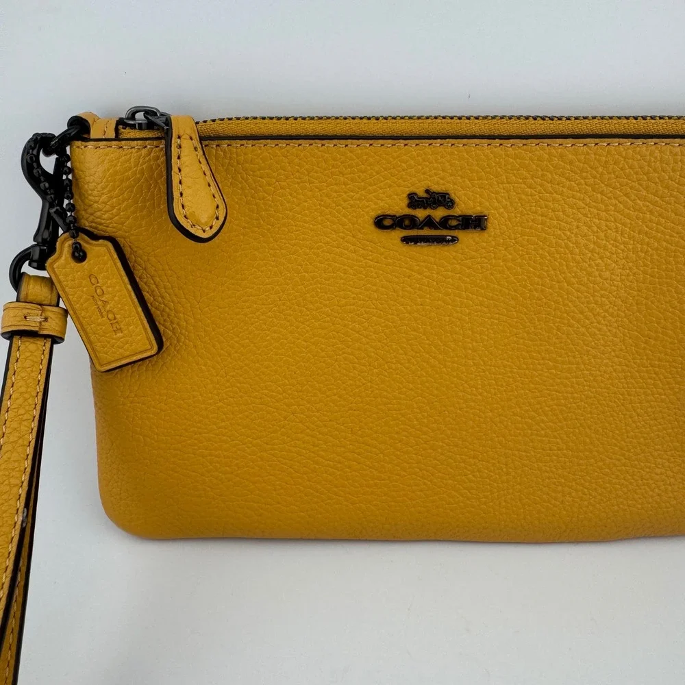 Coach Pebbled Leather Wristlet Small Mustard Yellow Excellent Zip Clutch (2117)‎